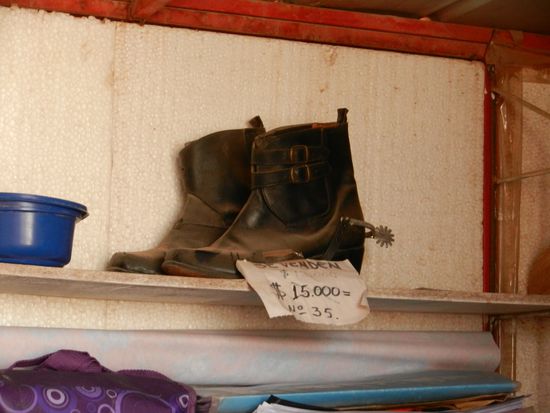 ...auch wenn seine Schuhe zum Verkauf bereitstehen!