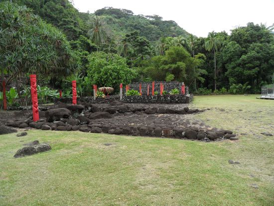 Marae, die ehemaligen Tempelanlagen, sind überall zu finden.