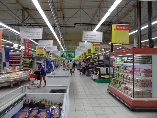 Dieser Supermarkt führt alles, auch ganze Schweinehälfen!!