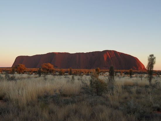 ... und Sonnenaufgang am Uluru!