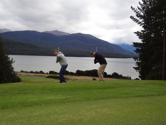 Beim vorletzten Loch mussten wir dann einfach mal zusammen Posen. 