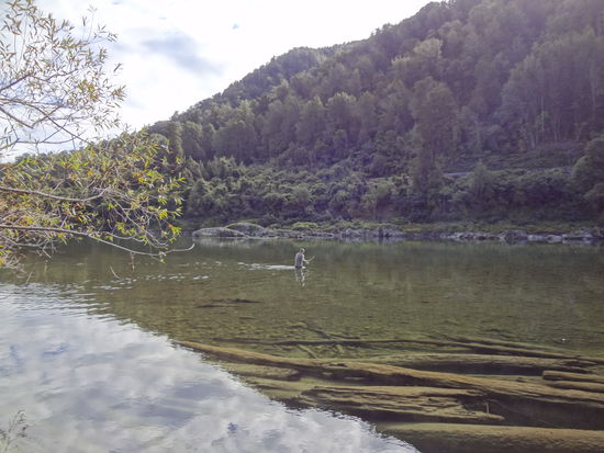 Peter beim Angeln! Und es war wirklich sehr kalt. 