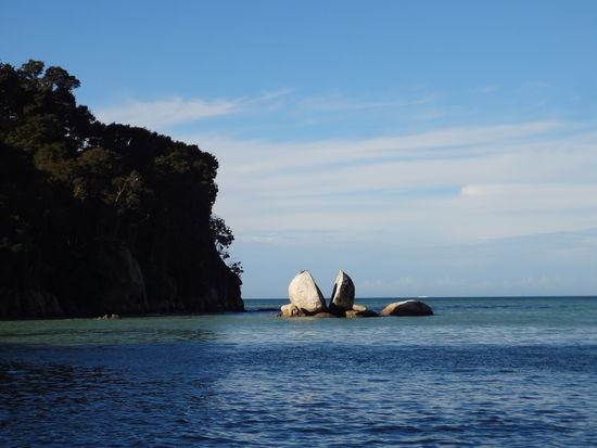 Der berühmte gespaltene Stein.