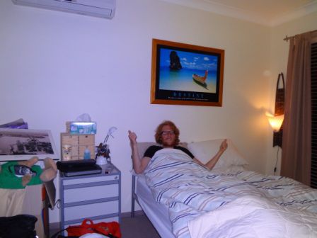 Was ein geiles Bett, ne Jan. Ich habe gehört, du hast nie jemanden drinne schlafen lassen. Wenn du Freunde zu Besuch hattest, mussten die immer ins andere Zimmer. Naja ich kanns verstehen, dass du das nicht teilen wolltest.