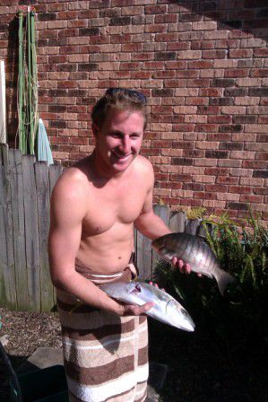 Dave mit den beiden gefangenen Fischen...
