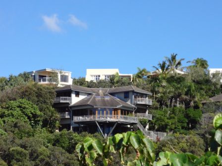 ... Jungs (Nik, Jan, paul), so ein Haus direkt am Strand (die letzten Bilder, und das nächste) könnte nicht schaden, oder? Also haltet euch mal ran, dann kann ich die Rolle von Alan, Charlies Bruder bei Two and a half man, machen. Ich weiß, dass das eigentlich euer Plan ist.