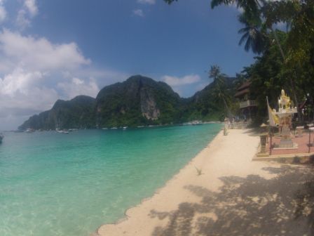 Im Hintergrund kann man die Felswand sehen, Tonsai Wall.