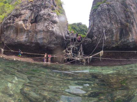 ... das war dann der Eingang zum Maya Beach...