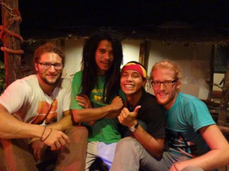 Mit den Jungs, Om und Johnnly haben wir dann in der JarBar abgehangen...