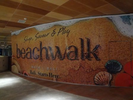 Auf dem Weg zum Strand ging mein Weg meistens durch den Beachwalk, ein neumodisches sehr teures Einkaufszentrum.