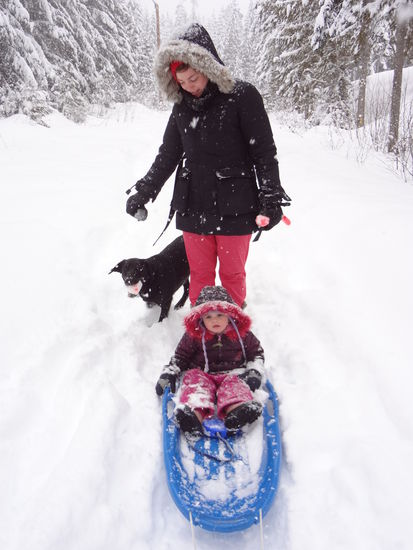 Laura mit Rubi, dem coolsten Hund der Welt, und Avery.