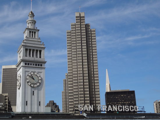 San Francisco Hafen und wie man sehen kann wieder bei schönem Wetter.