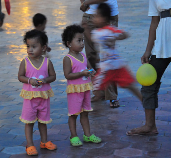 Kinder auf dem Markt