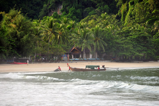 Transportmittel  Nummer 1, das Longtail Boot