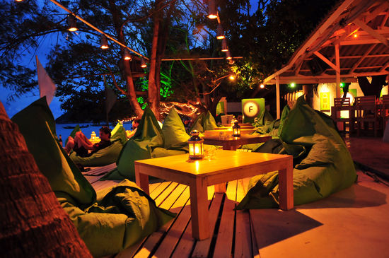 The Fizz Strand Lounge