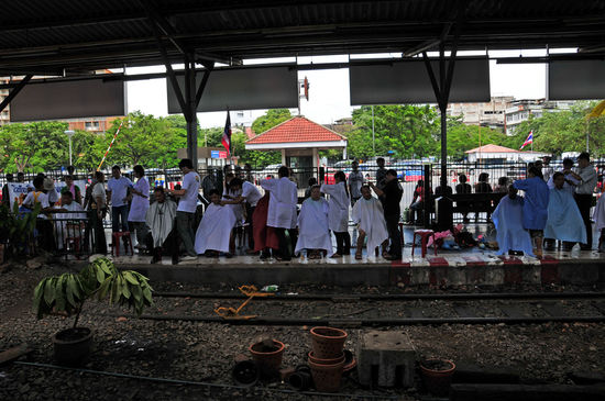 Freiluft Friseursalon  am Hua Lamphong