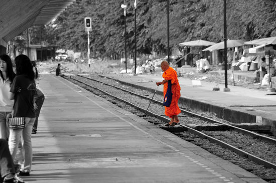 Auch Mönch fährt  mit der Eisenbahn