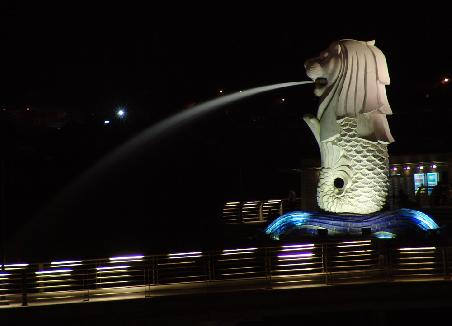 Merlion, das Symbol Singapurs. Er, oder es ist Halb Löwe halb Fisch.