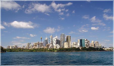 Panorama der Skyline von Sydney von der Fähre Richtung Manly