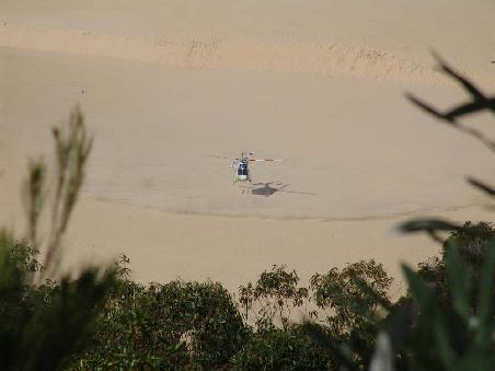 Landung eines Rescue Helicopters auf der Sanddüne bei Lake Wabby