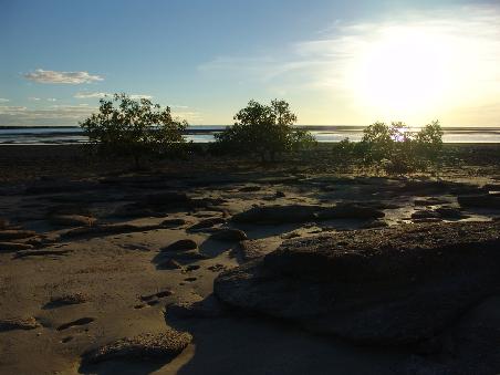Vor dem Sonnenuntergang am Strand in Karumba