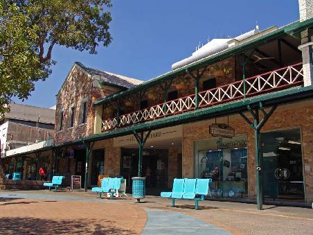 Das Victoria Hotel an der Smith Street in Darwin ist eines der wenigen Gebäude die sowohl Tracy als auch den japanischen Luftangriff überlebt haben.