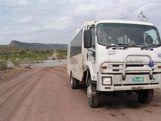 Unser Bus nach einer Flussueberquerung.