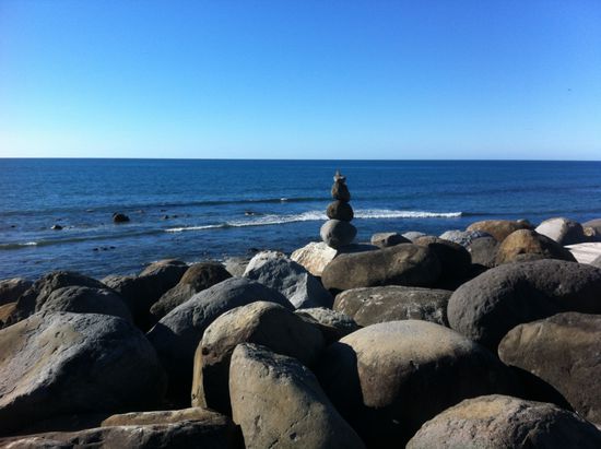 Foto vom Coastal Walkway aufgenommen. Künstler unbekannt