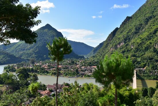 Schönes Hotel in toller Lage oben am Berg, Viewpoint Resort, Restaurant & Lounge in Nong Khiaw, nette Leute vor Ort!