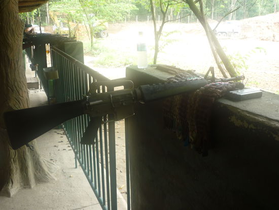 Hier konnten alle Kriegs-Fanatiker einmal selbst draufhalten. Zweifelhaft, meiner Meinung nach!