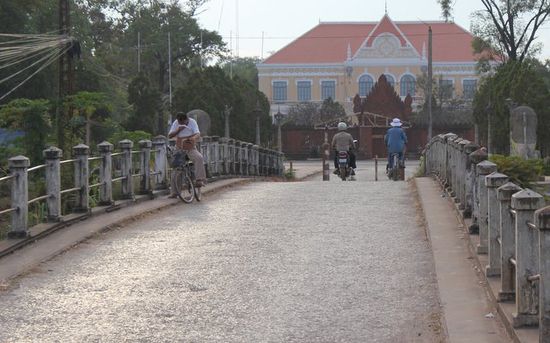 Brücke über den Fluss in Battambang
