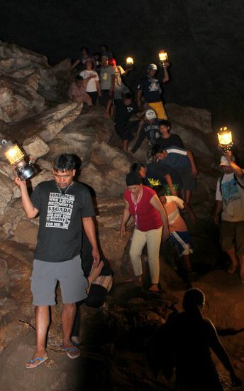 Eine zweiter Gruppe komme in die Höhle
