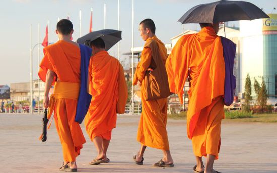 Mönche an der Promenade - Mekong