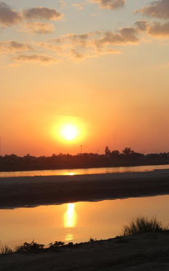 Sonnenuntergang am Mekong Ufer