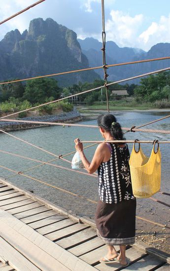 Brücke über den Fluss - Die Brücke ist Gebührenpflichtig