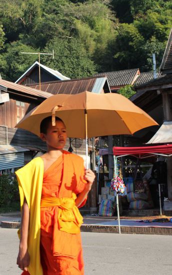 In Luang Prabang gibt es sehr viele Mönche....