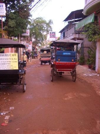 Leider hab ich grad nur ein Tuktuk von hinten (ich werd ein besseres Foto machen)