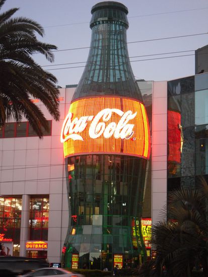 Mmmhhh. Natürlich gab es auch einen Coca-Cola Souvenirshop. Mit T-Shirts, Gläsern und einer internationalen Cola Verkostung. Aber alles übertrieben teuer.