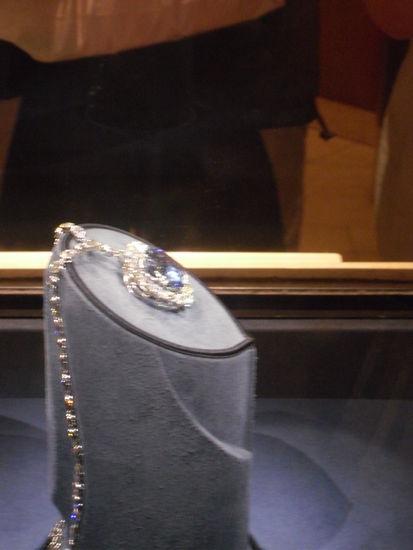 Der berühmte Hope Diamant,  der angeblich mit einem Fluch belegt sein soll