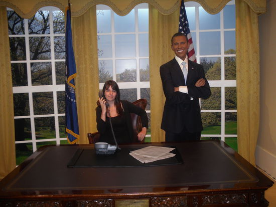 Grinsen Sie nicht so Mr. President. Ich habe hier die neuesten Wahlergebnisse... Jaa