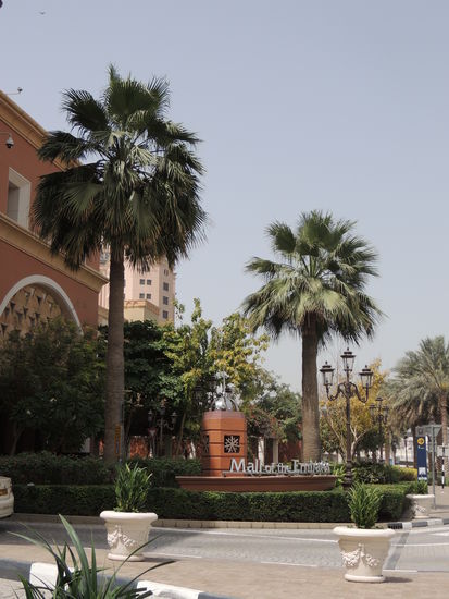 Der Haupteingang von der Mall of the Emirates