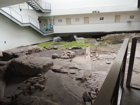 Der Innenhof des Hostels, alles ziemlich offen. Im zweiten Zimmer von links habe ich geschlafen