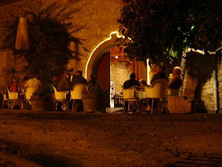 Das Café-Restaurant du Port in Paraza