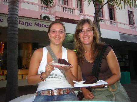 Jolanda & Ich mit nem dicken fetten Stueck Schokokuchen