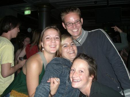 Partynacht mit Jake und Sarah, Danis Mitbewohnern