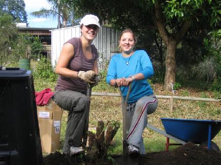 Uschi und Renate bei der Arbeit