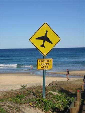 Auch Flugzeuge benutzen den Strand als Landebahn