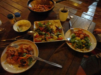 Tomatenspaghetti mit Salat