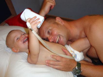 Was, ich soll schlafen? Ich nehm dir einfach das Babyphone weg!