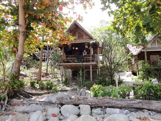 Unser gemuetlicher Bungi am Strand mit eigens optimietem Gelaender damit auch sicher niemand rausfaellt!!!